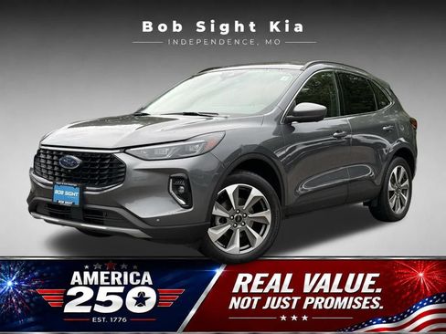 Used 2023 Ford Escape Platinum AWD/4WD image 1