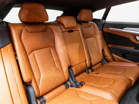 Used 2022 Lamborghini Urus image 13