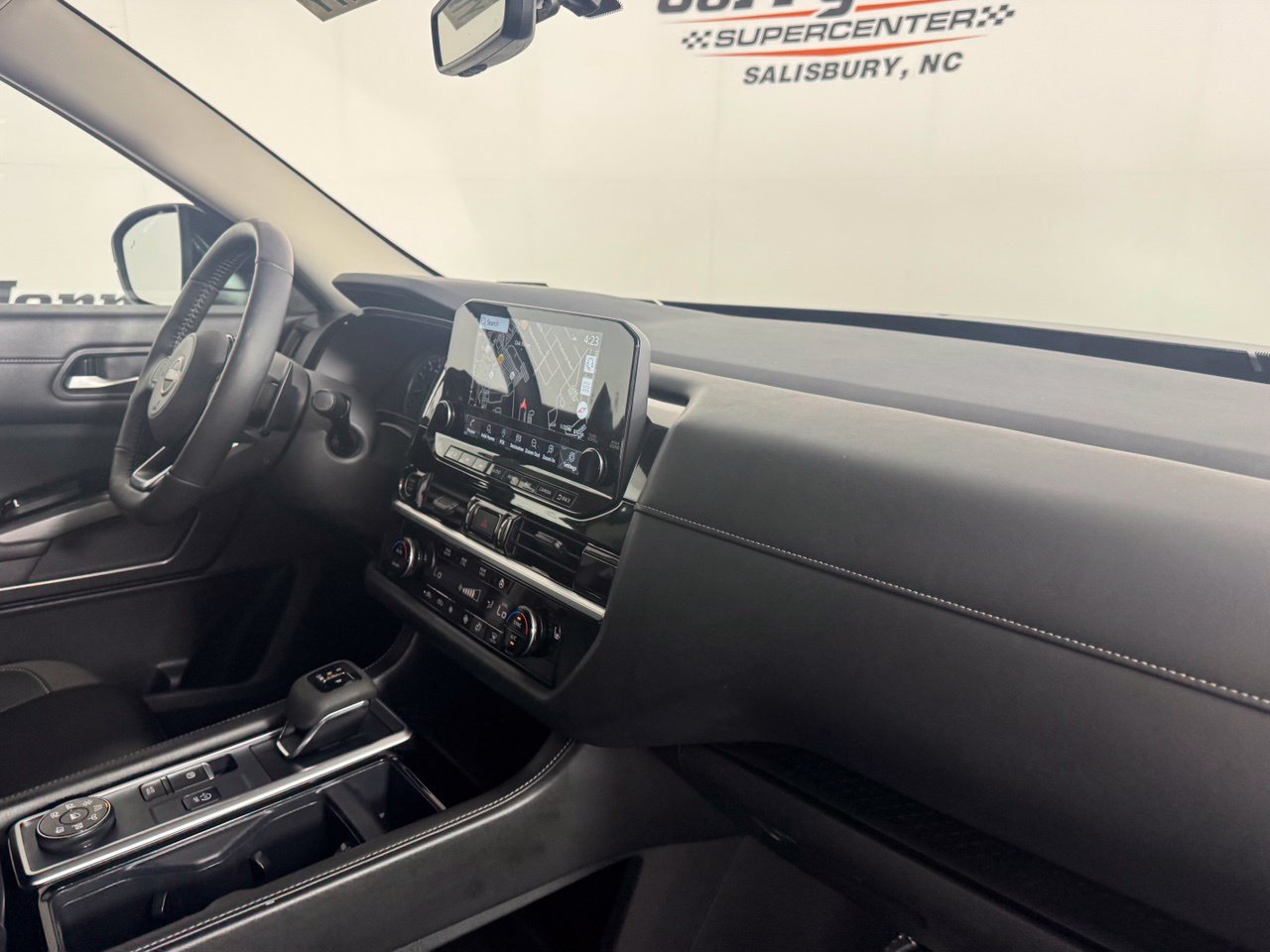 Used 2024 Nissan Pathfinder SL AWD/4WD image 32