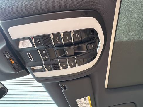 Certified 2023 Porsche Macan w/ Premium Package Plus image 23