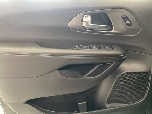 New 2026 Chrysler Pacifica Select AWD/4WD image 14