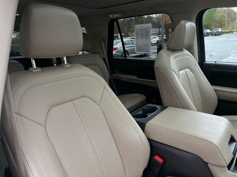 Used 2022 Ford Expedition Limited image 32