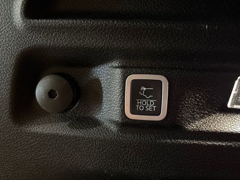 Used 2023 Jeep Grand Cherokee L Laredo image 42