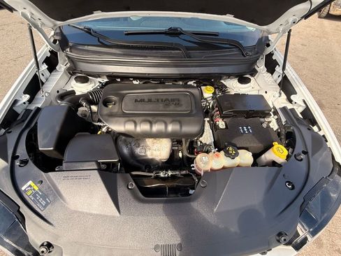 Used 2019 Jeep Cherokee Latitude Plus w/ Comfort/Convenience Group image 12