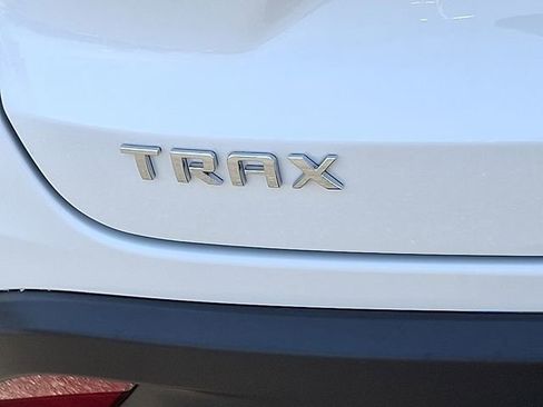 Used 2025 Chevrolet Trax LS image 31