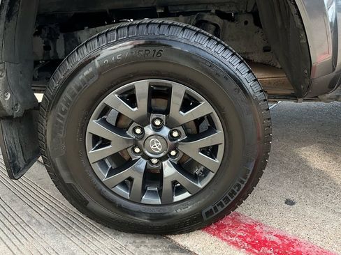 Used 2022 Toyota Tacoma SR5 image 9