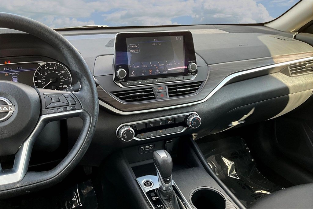 Used 2025 Nissan Altima 2.5 SV AWD/4WD image 11