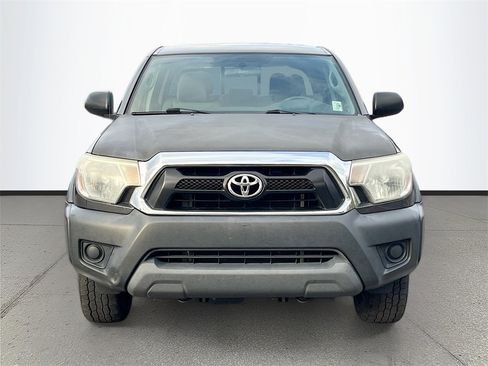 Used 2014 Toyota Tacoma Base image 2