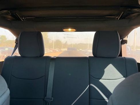 Used 2017 Jeep Wrangler Unlimited Sahara AWD/4WD image 16