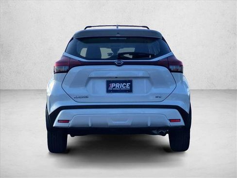 Used 2023 Nissan Kicks SV w/ Interior Electronics Package FWD image 7