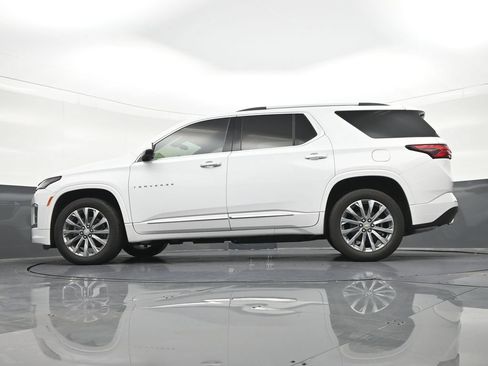 Used 2023 Chevrolet Traverse Premier FWD image 25