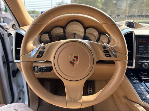 Used 2014 Porsche Cayenne S image 17