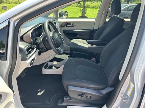 Used 2023 Chrysler Voyager LX FWD image 27