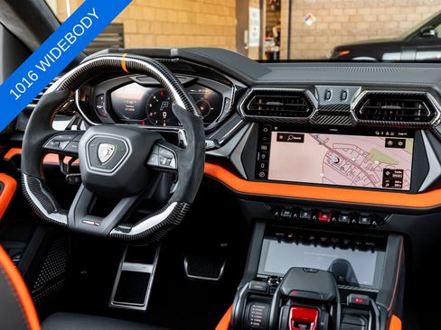 Used 2025 Lamborghini Urus SE AWD/4WD image 23