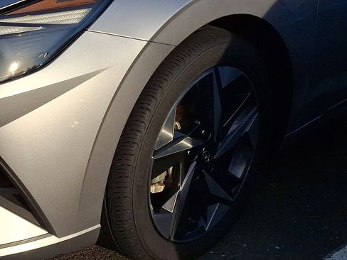 Used 2023 Hyundai Elantra SEL w/ Convenience Package image 7