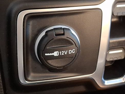 Used 2022 Jeep Wrangler Unlimited Sahara w/ Cold Weather Group image 24