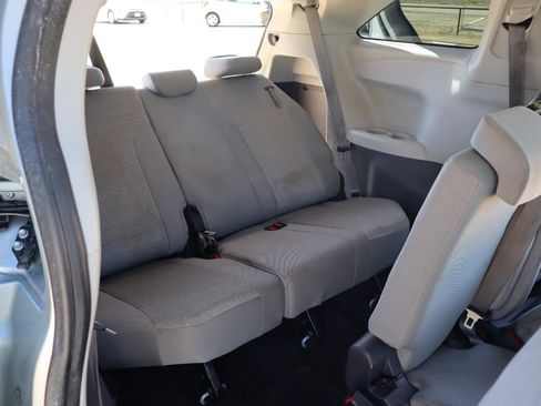 Used 2022 Toyota Sienna LE image 21