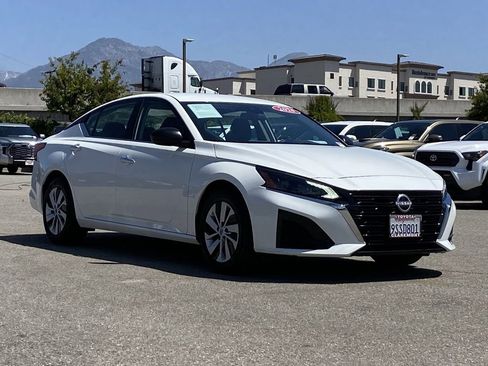 Used 2025 Nissan Altima 2.5 S FWD image 44