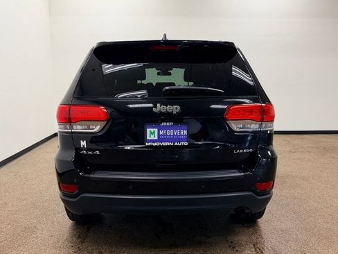 Used 2019 Jeep Grand Cherokee Laredo AWD/4WD image 4