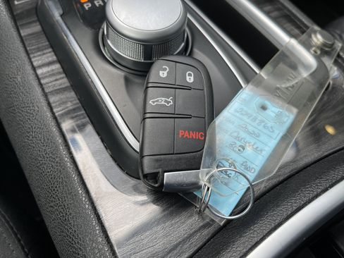 Used 2022 Chrysler 300 Touring image 37