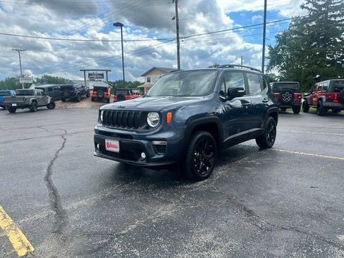 Used 2022 Jeep Renegade Altitude w/ Convenience Group AWD/4WD image 3