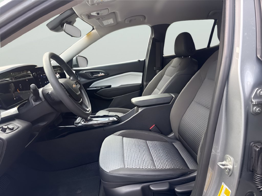 Used 2024 Chevrolet Trax LT FWD image 12