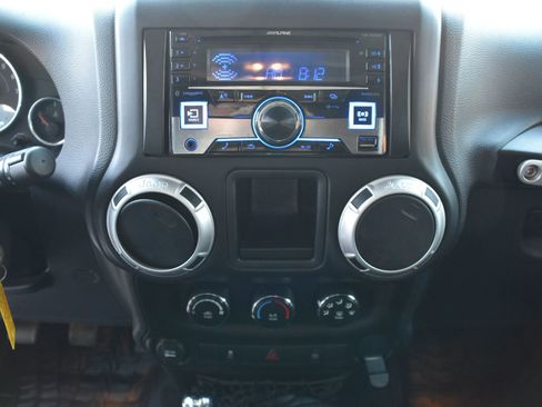 Used 2016 Jeep Wrangler Rubicon AWD/4WD image 31