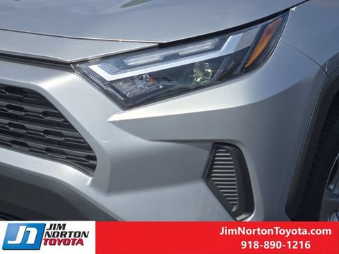 Used 2025 Toyota RAV4 XLE FWD image 11