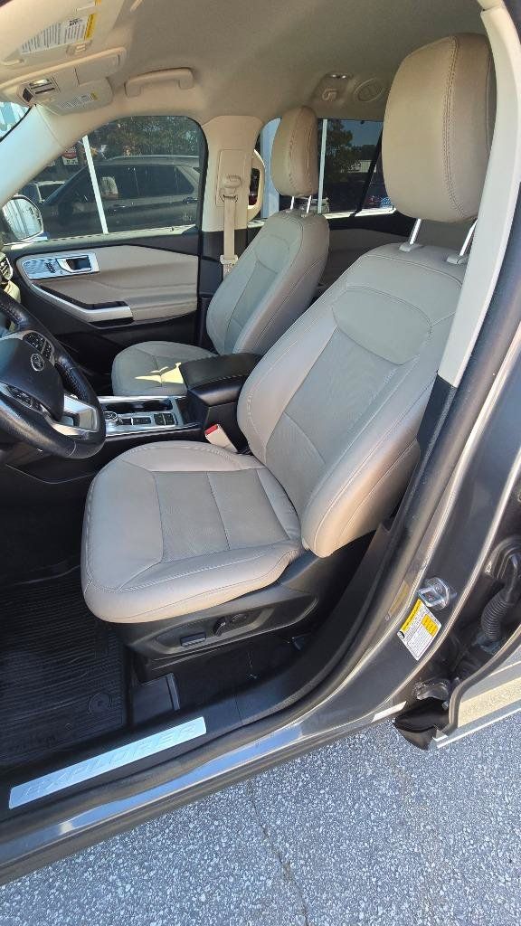 Used 2021 Ford Explorer Limited w/ Equipment Group 301A RWD image 9