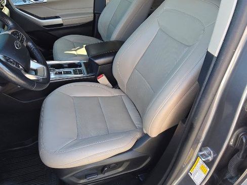 Used 2021 Ford Explorer Limited w/ Equipment Group 301A RWD image 9