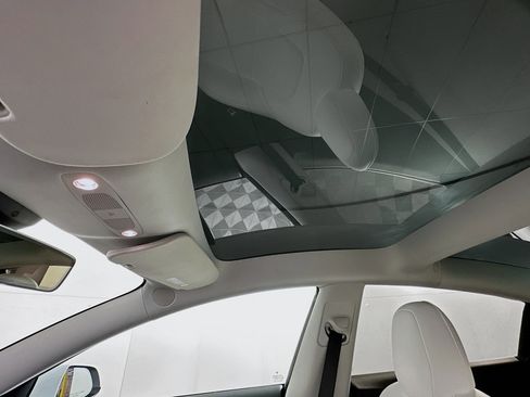 Used 2021 Tesla Model 3 Standard Range Plus image 25