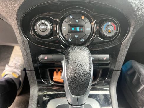 Used 2017 Ford Fiesta Titanium FWD image 4