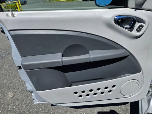 Used 2009 Chrysler PT Cruiser FWD image 19