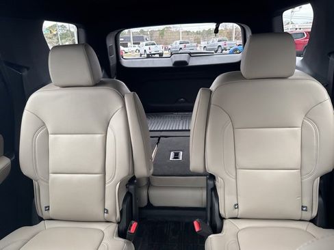 Used 2023 Chevrolet Traverse LT w/ LT Premium Package image 23