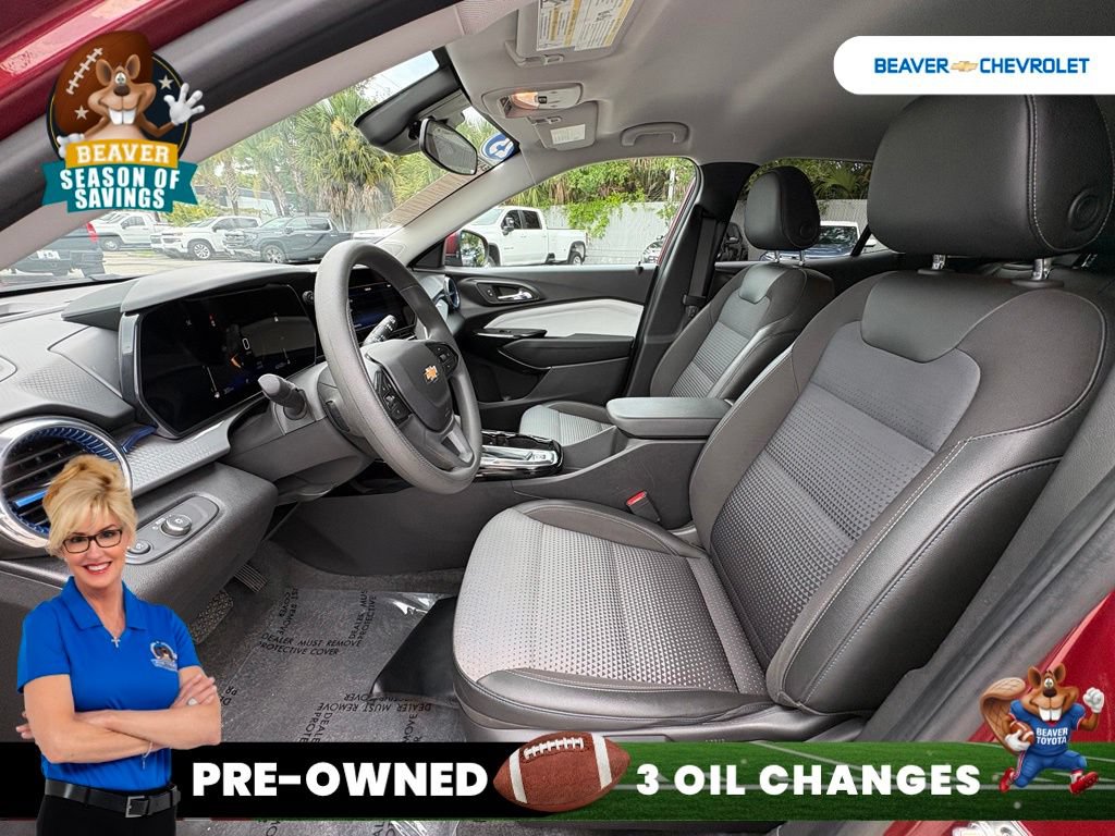 Used 2025 Chevrolet Trax LT FWD image 13