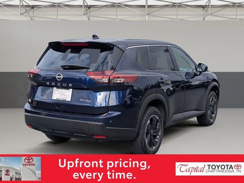 Used 2024 Nissan Rogue SV image 7