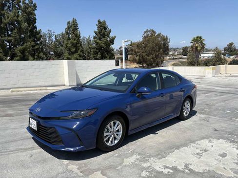 Used 2025 Toyota Camry LE FWD image 8