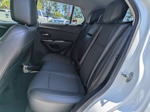 Used 2022 Chevrolet Trax LT w/ LT Convenience Package AWD/4WD image 15