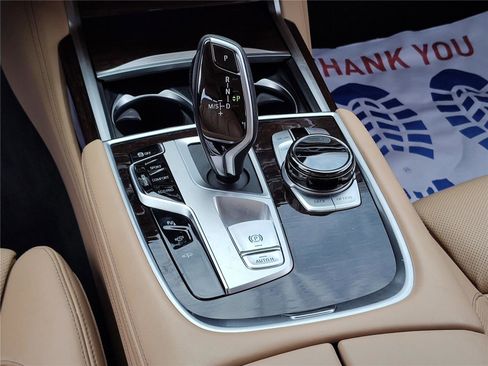 Used 2022 BMW 750i xDrive w/ Executive Package AWD/4WD image 18