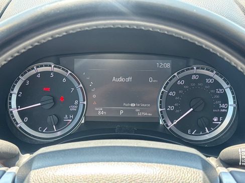 Used 2023 Toyota Highlander XLE AWD/4WD image 16