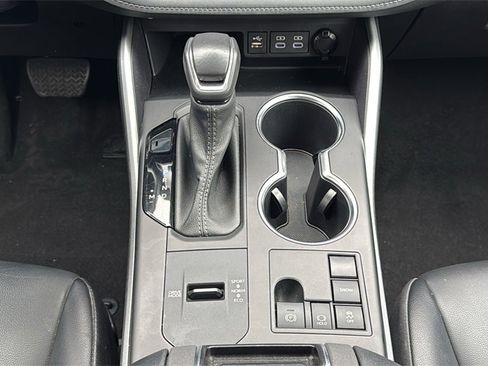 Used 2023 Toyota Highlander XLE image 37