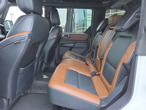 Used 2024 Ford Bronco Outer Banks image 11