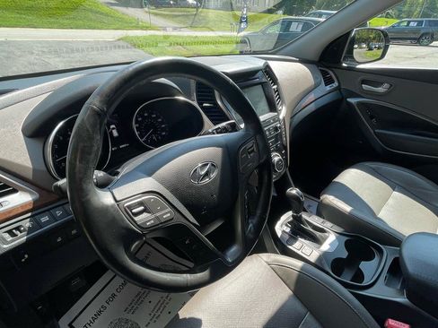 Used 2017 Hyundai Santa Fe AWD image 17