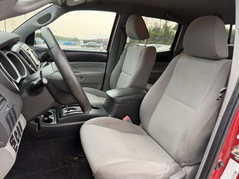 Used 2014 Toyota Tacoma PreRunner w/ Convenience Package RWD image 10