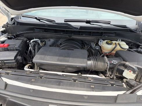 Used 2023 GMC Yukon XL AT4 w/ Technology Package AWD/4WD image 4