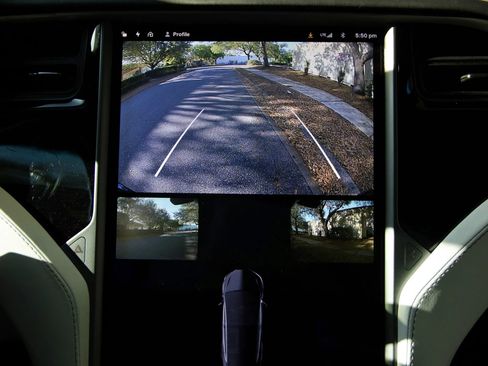 Used 2018 Tesla Model X 75D image 39