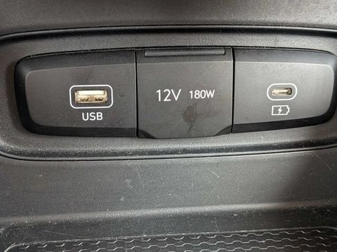Used 2025 Hyundai Venue SEL FWD image 23