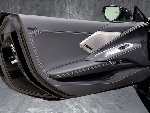 Used 2025 Chevrolet Corvette Stingray Preferred Cpe RWD image 17
