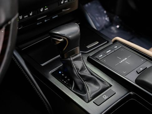 Used 2019 Lexus ES 350 w/ Premium Package image 24