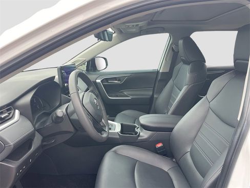 Used 2025 Toyota RAV4 XLE Premium image 10